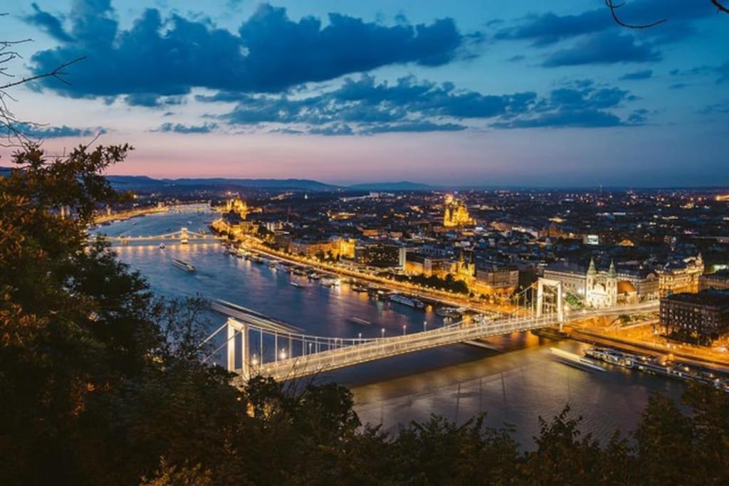 Parisian Soul In The Heart Of Budapesta Exterior foto