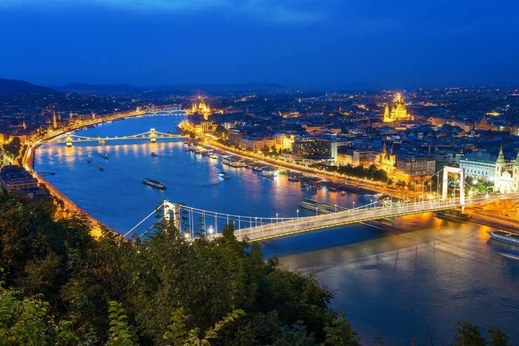 Parisian Soul In The Heart Of Budapesta Exterior foto