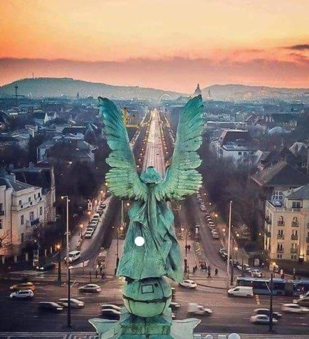 Parisian Soul In The Heart Of Budapesta Exterior foto