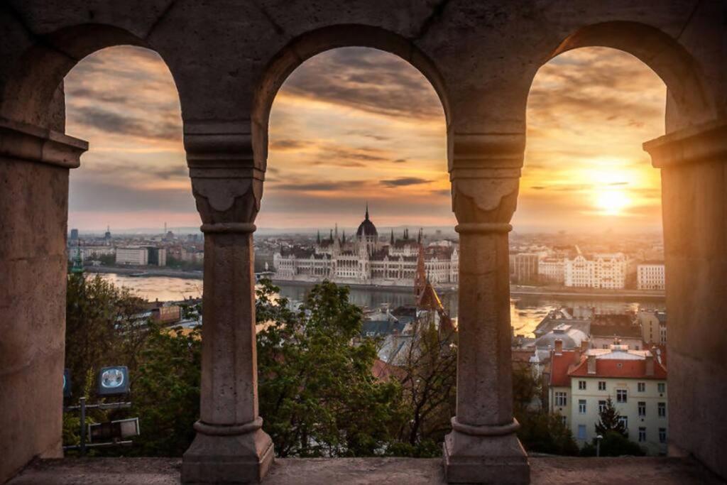 Parisian Soul In The Heart Of Budapesta Exterior foto